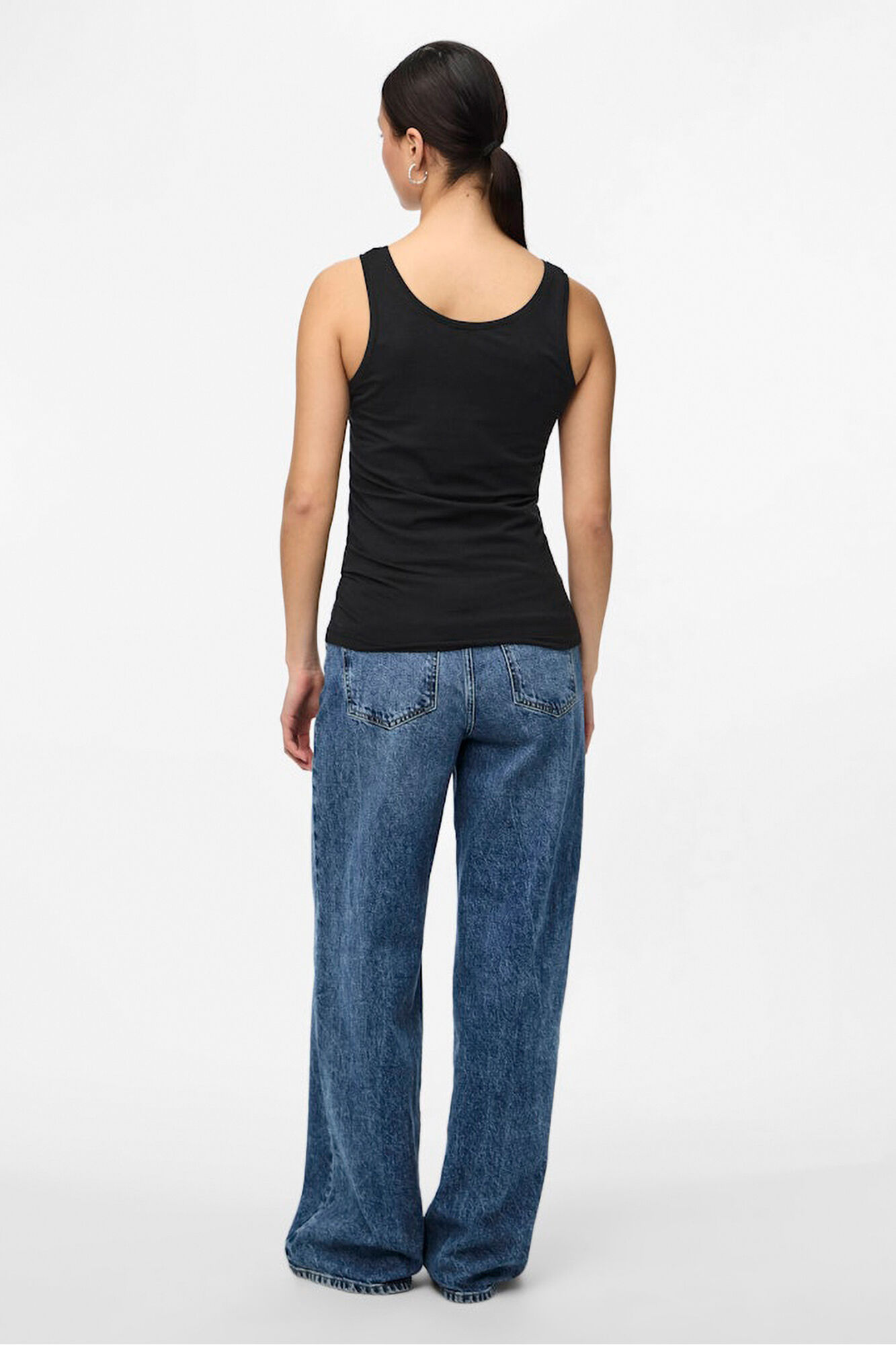 Pieces Tank top b&aacute;sico