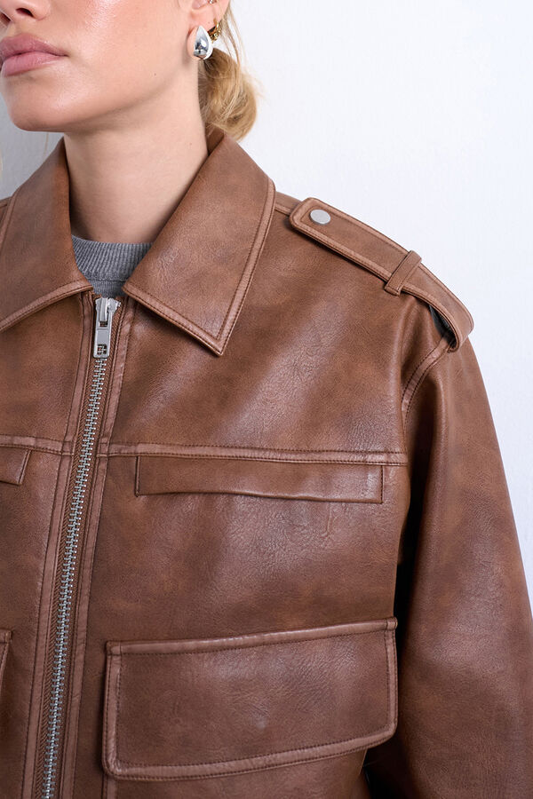 Topshop Chaqueta corta biker efecto piel marr&oacute;n