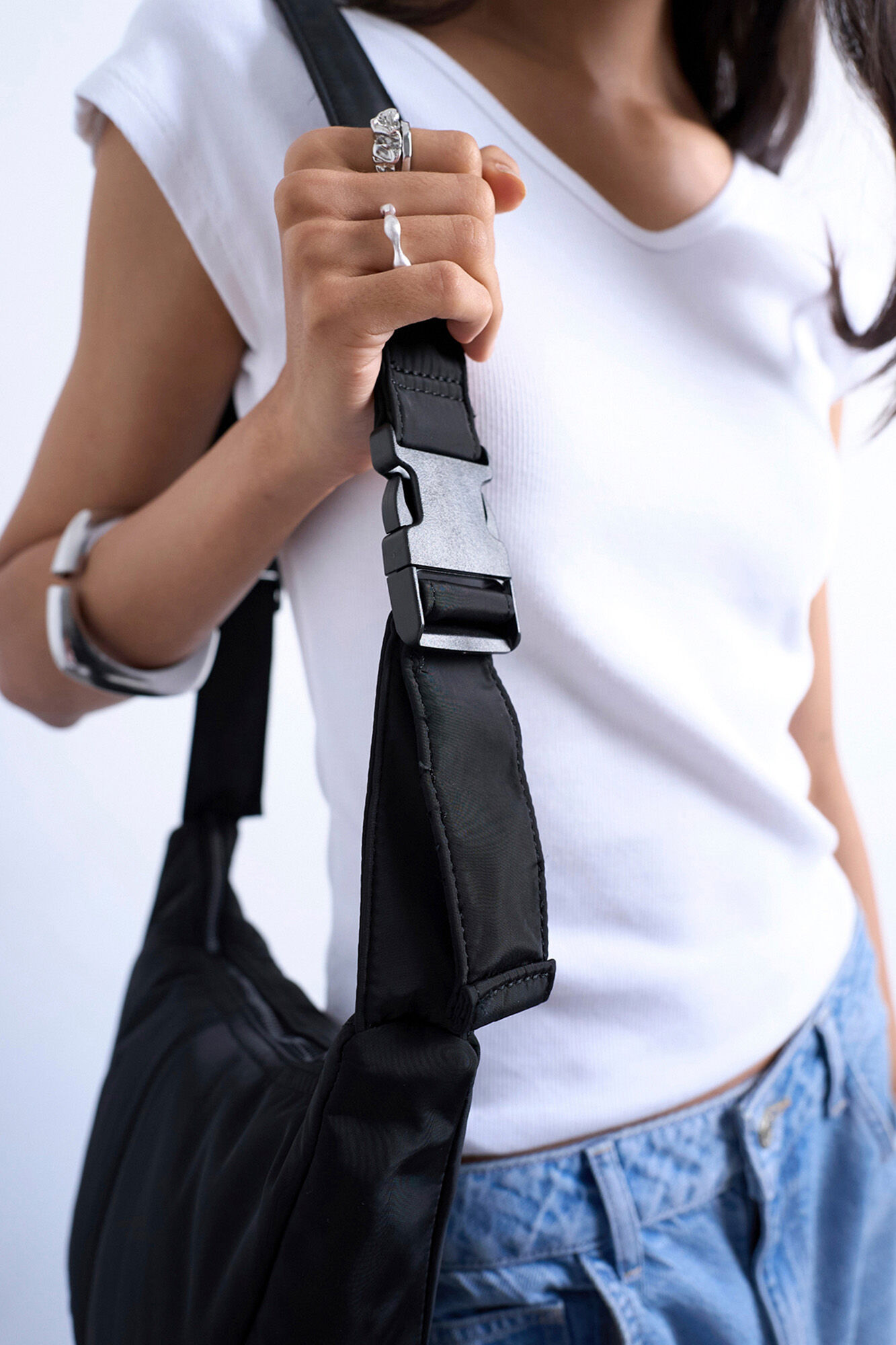 Topshop Bolso bandolera con correa ajustable y acabado satinado