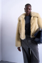 Topshop Chaqueta corta efecto pelo marr&oacute;n