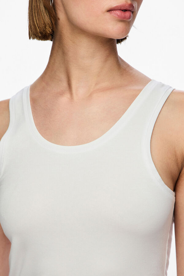 Pieces Tank top b&aacute;sico blanco