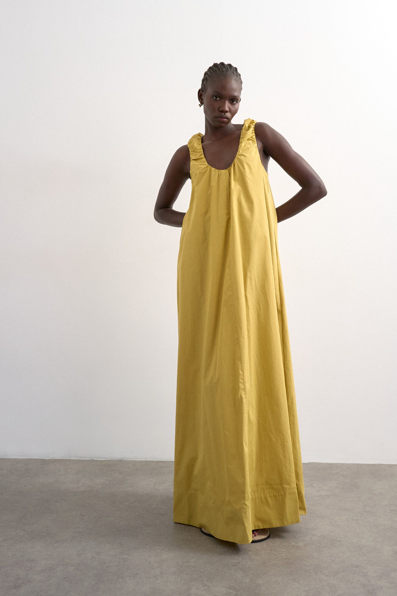 Topshop Vestido largo de tirantes fruncidos