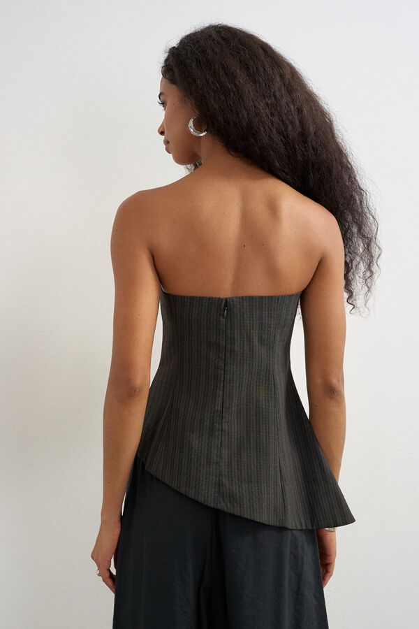 Topshop Top asimetrico palabra de honor nude