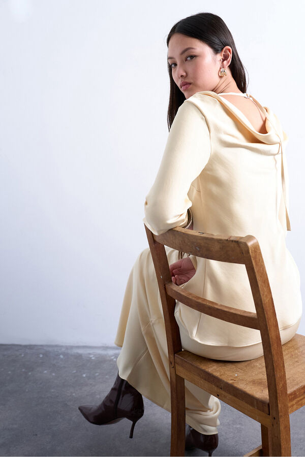 Topshop Top de manga larga satinado. beige