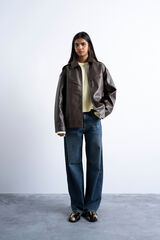 Topshop Cazadora corta con acabado coated (recubrimiento de poliuretano) marr&oacute;n