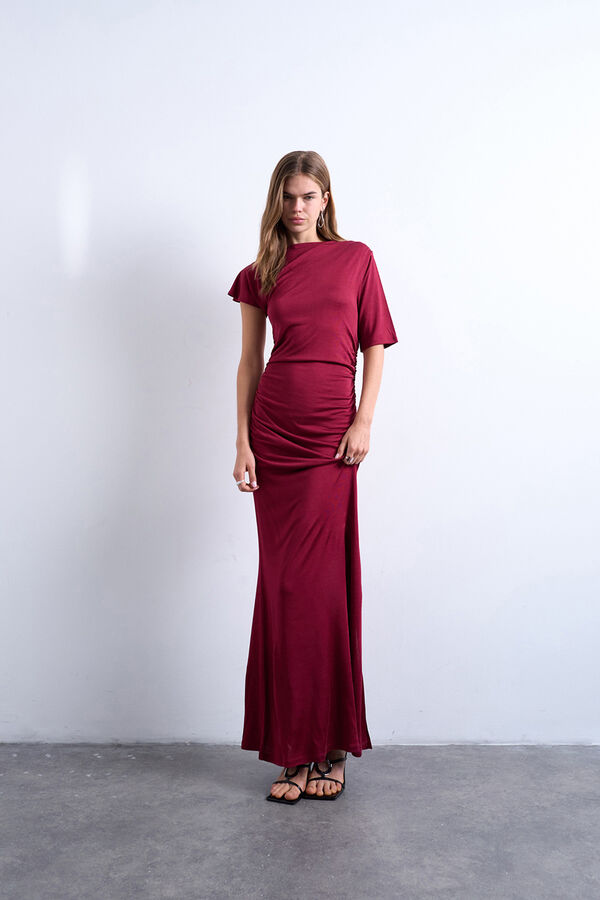 Topshop Vestido largo asim&eacute;trico de viscosa rojo