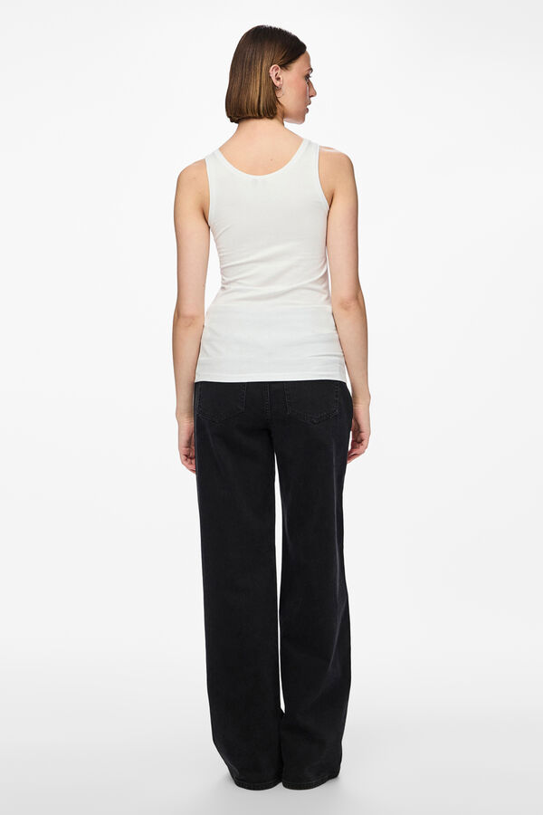 Pieces Tank top b&aacute;sico blanco