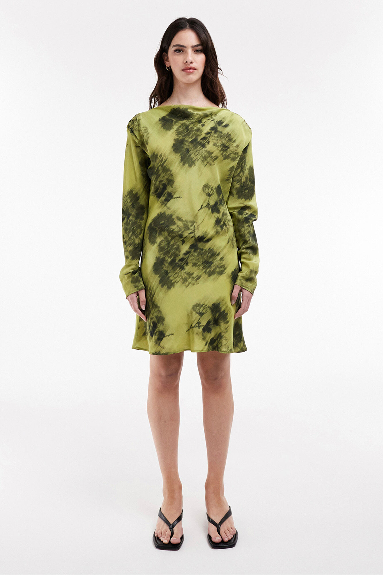 Topshop Vestido corto estampado de manga larga.