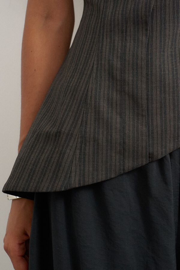 Topshop Top asimetrico palabra de honor nude