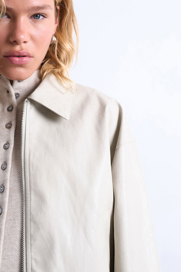 Topshop Cazadora corta con acabado coated (poli&eacute;ster con recubrimiento de poliuretano) blanco