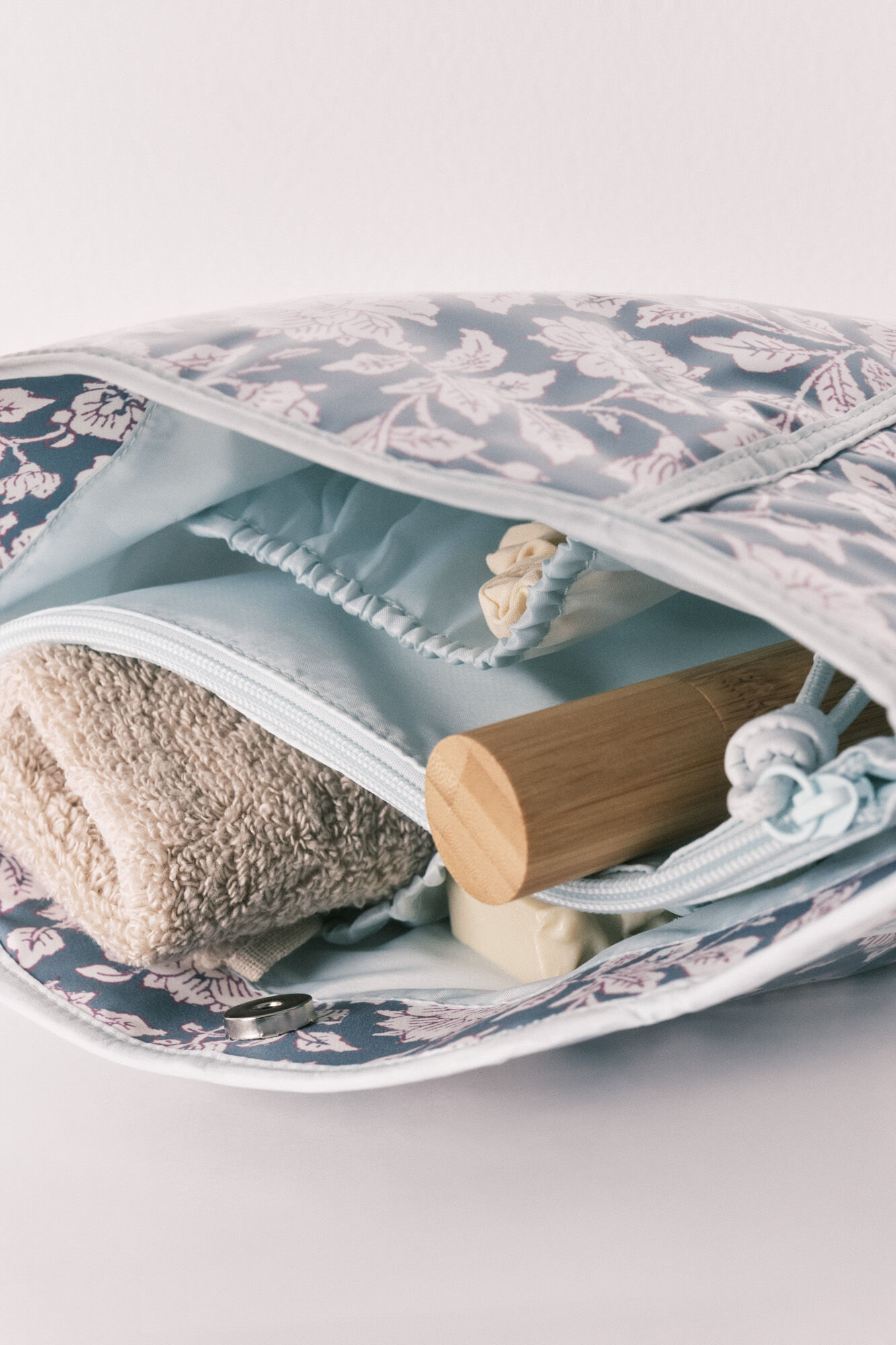 Women'secret Neceser mediano estampado floral azul