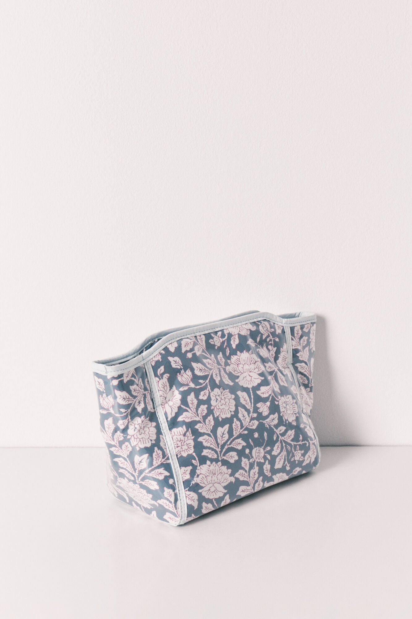 Women'secret Neceser mediano estampado floral azul