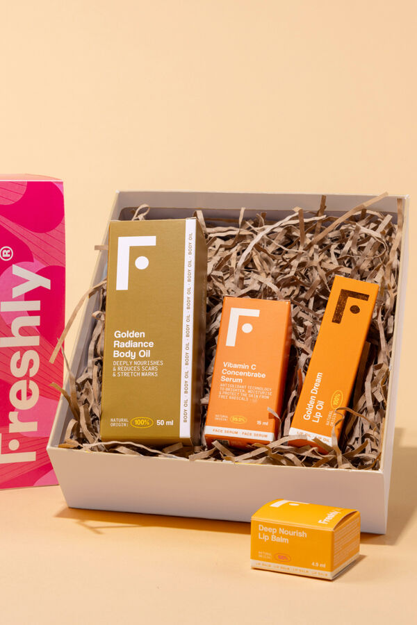 Freshly Cosmetics Cofre Vitamin C & Hydration Essentials estampado