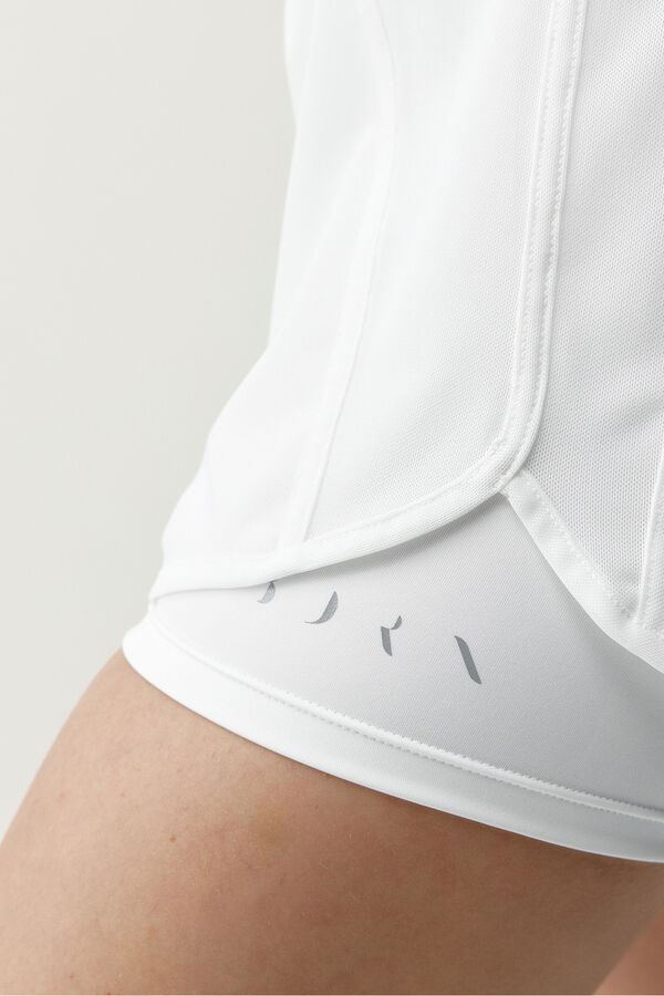 Born Living Yoga Pantal&oacute;n corto deportivo Padma 2.0 blanco roto marfil