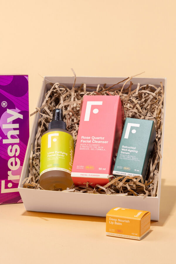 Freshly Cosmetics Cofre rutina anti edad estampado