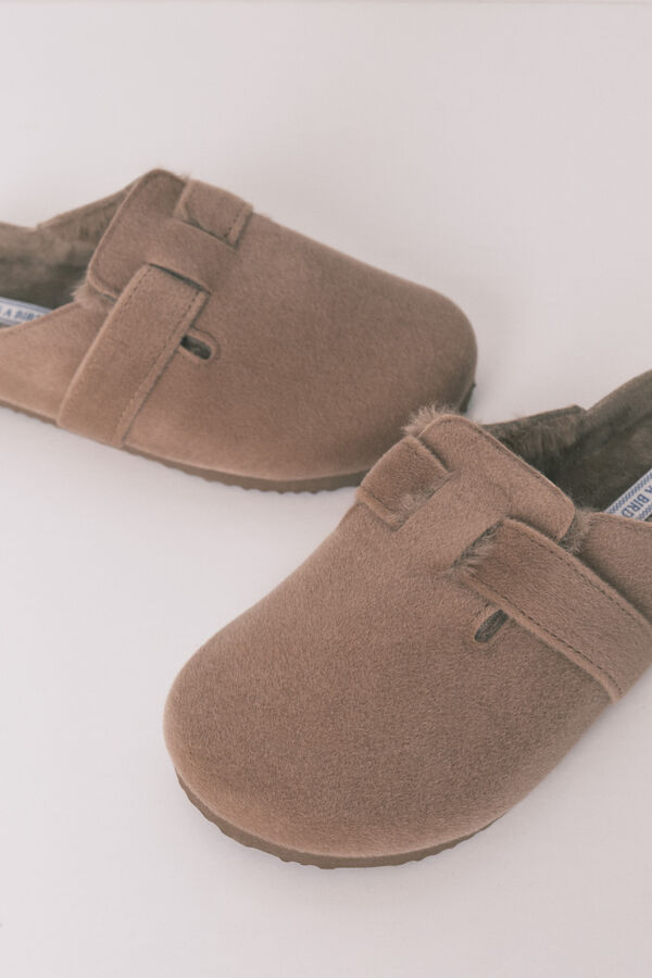 Women'secret Zapatillas casa tipo zueco marr&oacute;n nude
