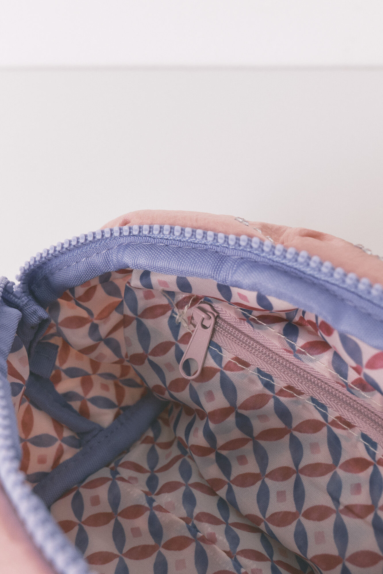 Women'secret Neceser mediano acolchado rosa lentejuelas 