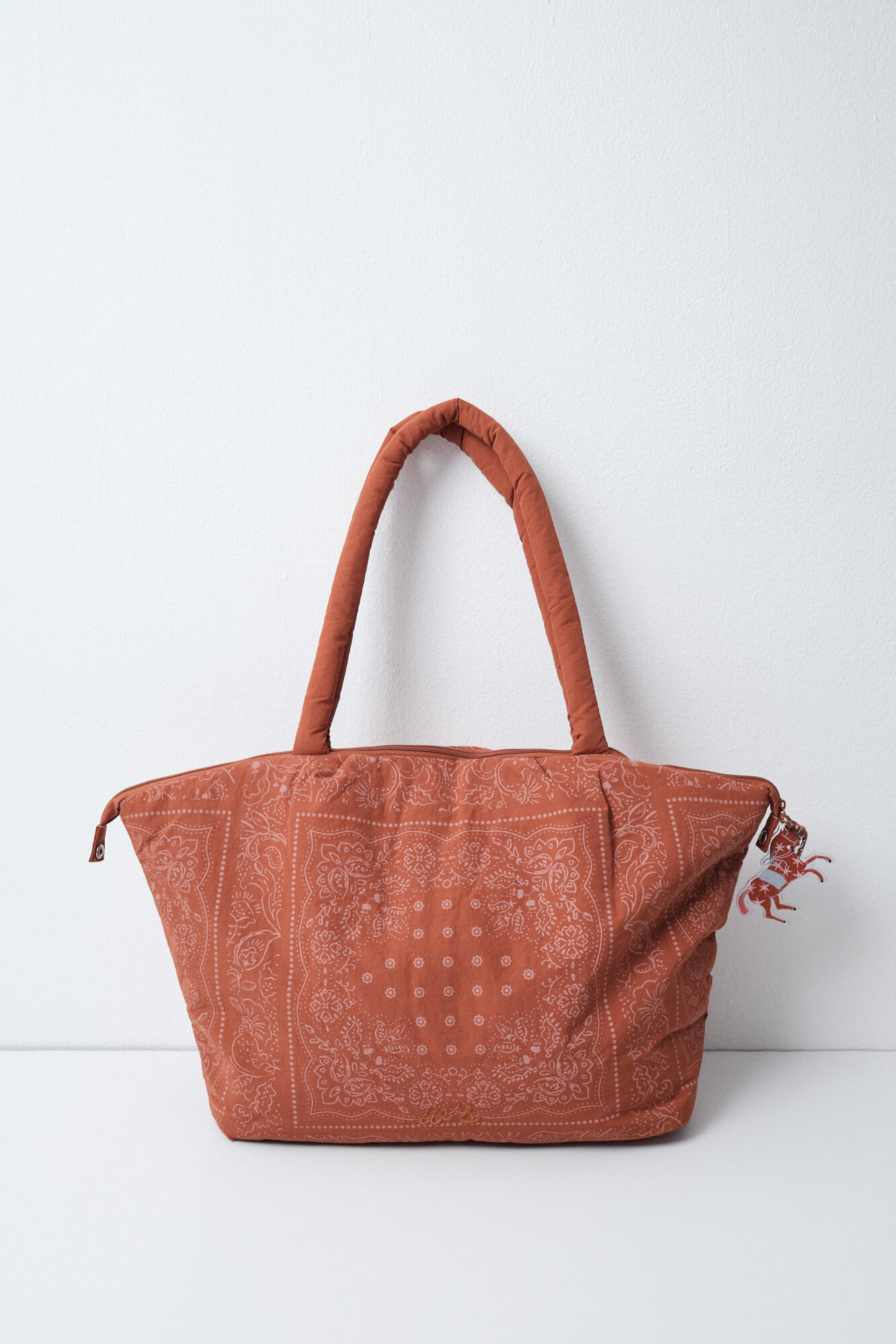 Women'secret Bolso grande acolchado bandana