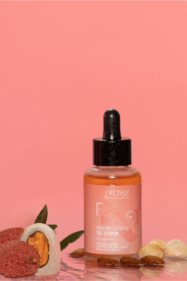Freshly Cosmetics Radiant Curls Oil Serum  blanco