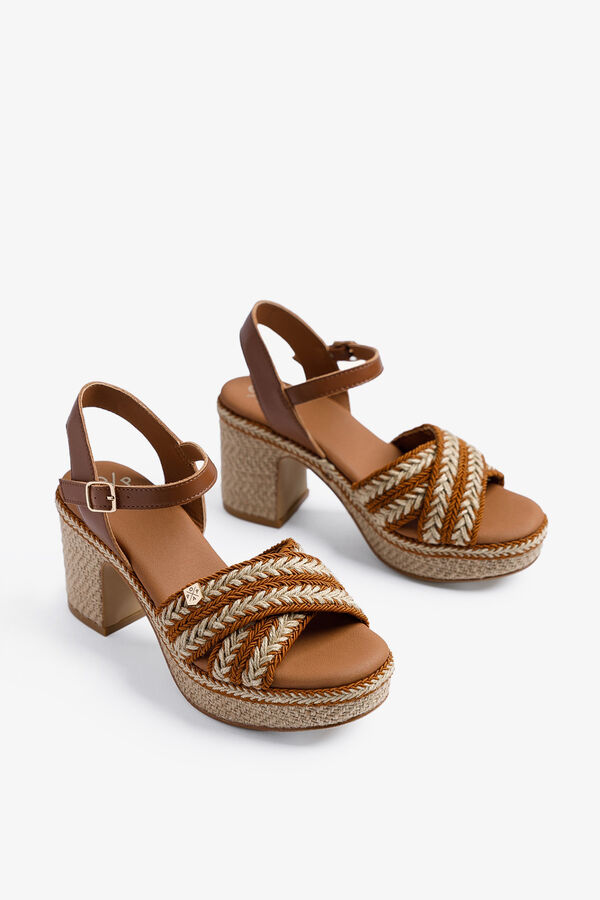 Popa Cu&ntilde;a tac&oacute;n Melia Yute marr&oacute;n