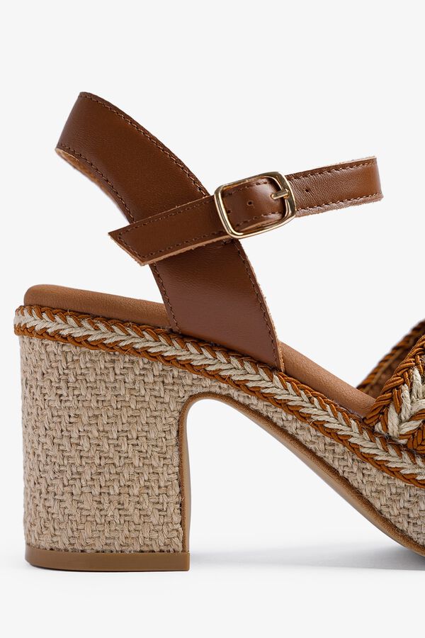 Popa Cu&ntilde;a tac&oacute;n Melia Yute marr&oacute;n