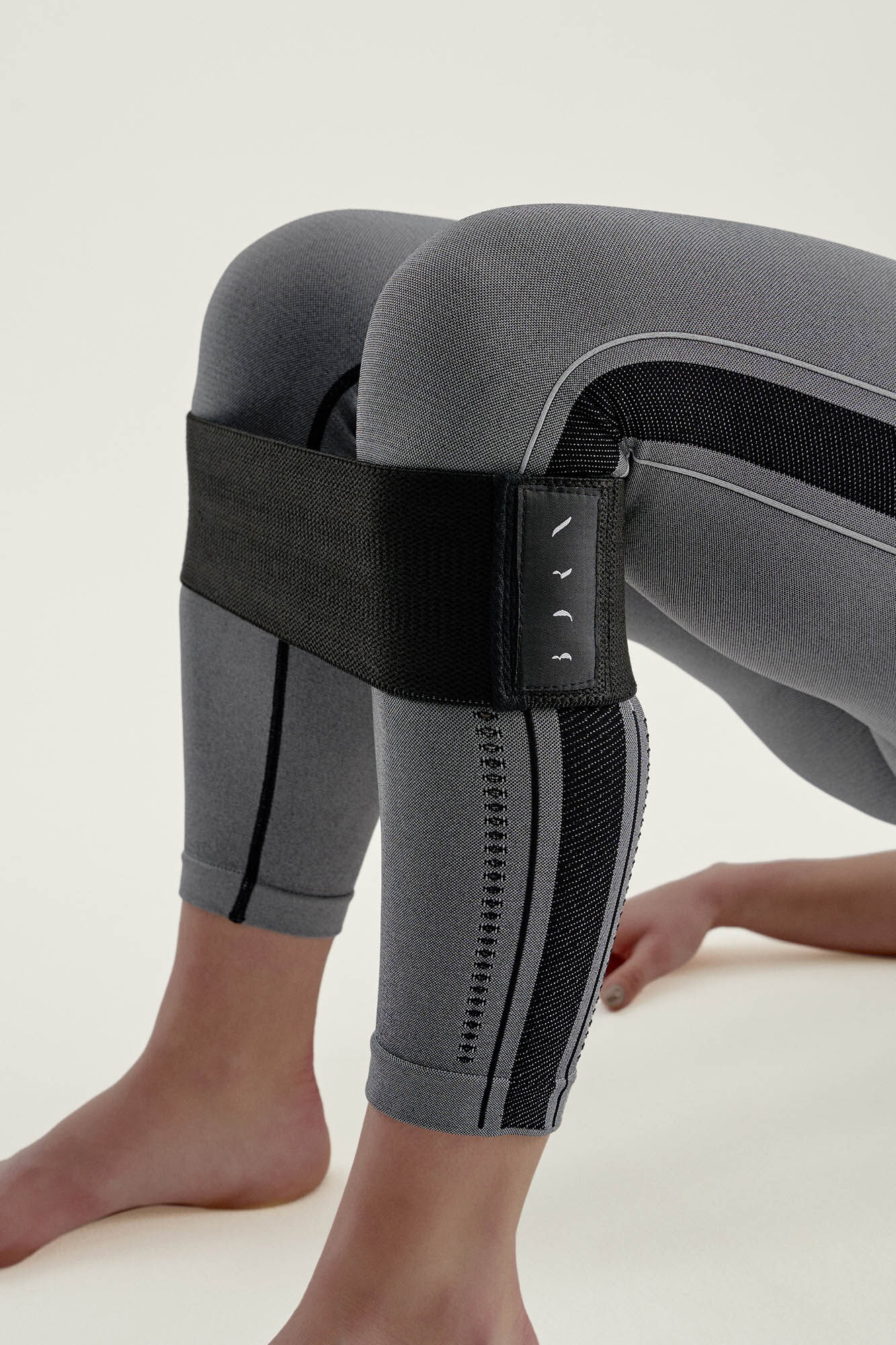 Born Living Yoga Bandas El&aacute;sticas Black & Medium Grey