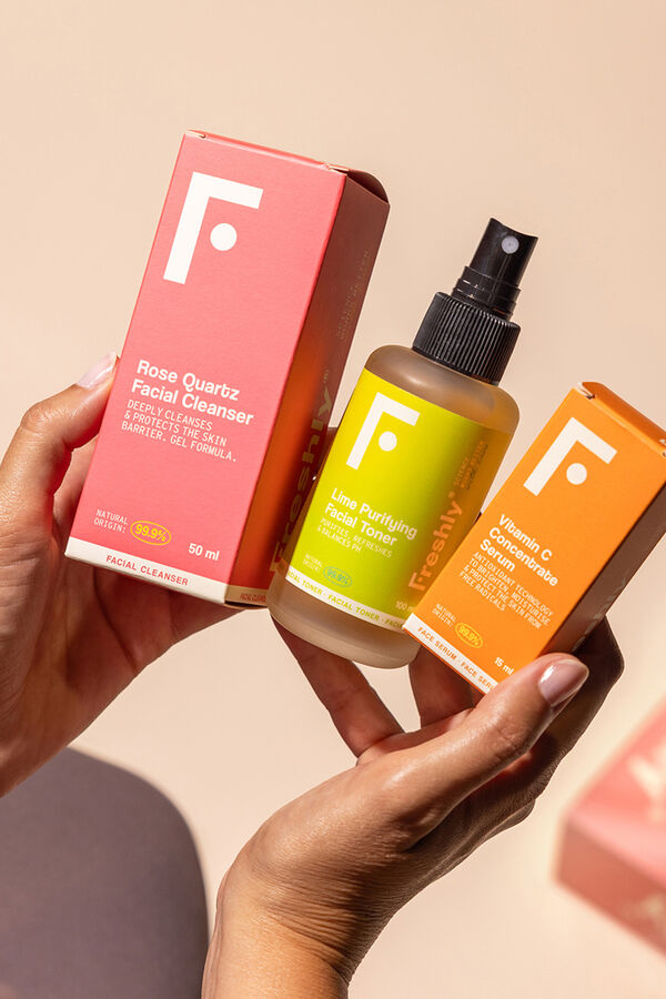 Freshly Cosmetics Vitamin C Essential Routine blanco