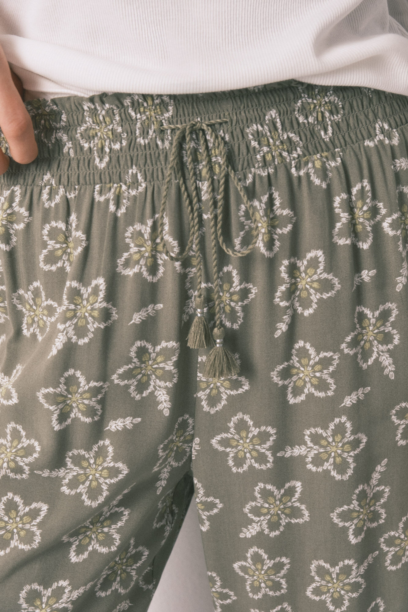 Women'secret Pantal&oacute;n largo viscosa flores kaki 