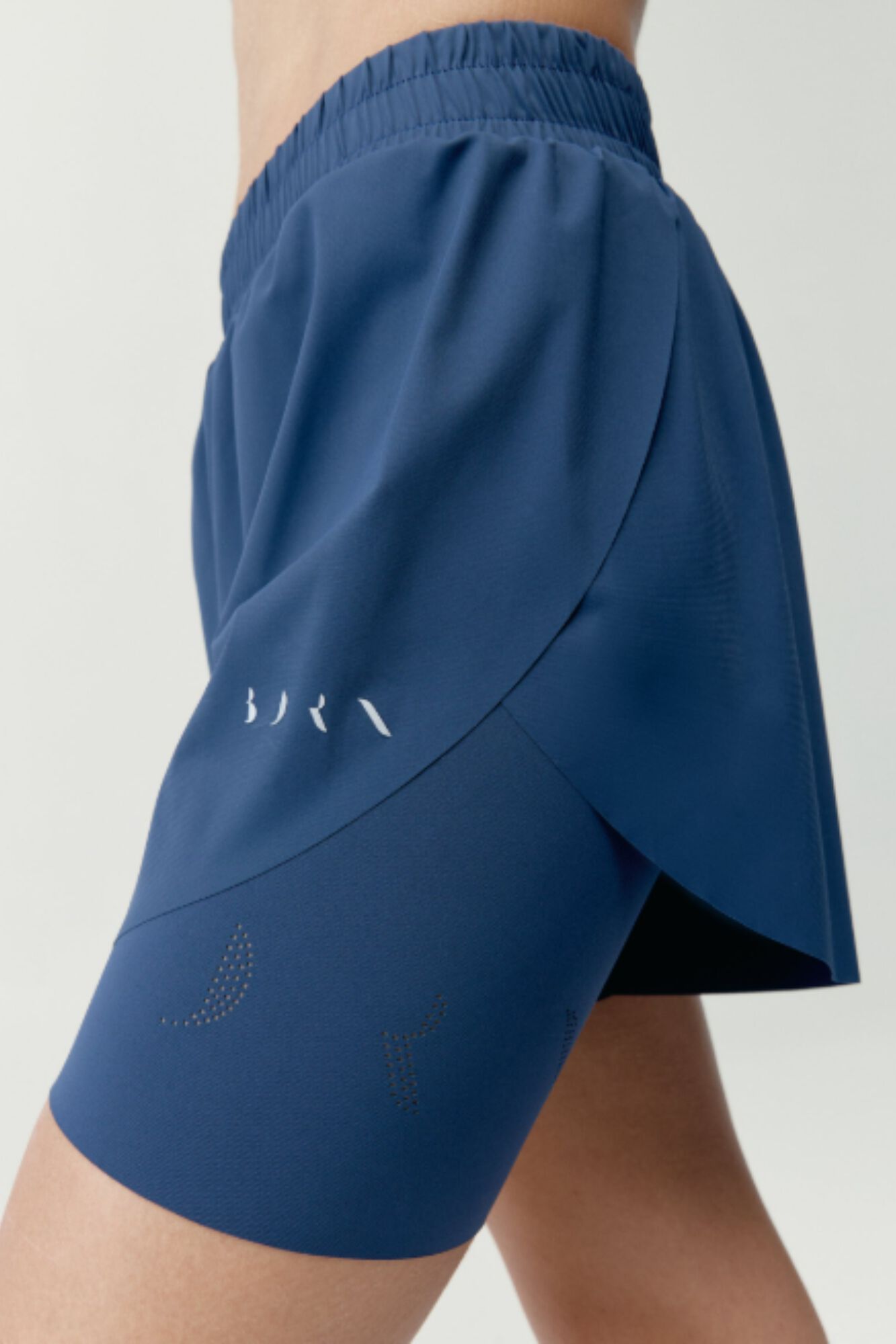 Born Living Yoga Pantal&oacute;n corto deportivo Bikila Azul marino