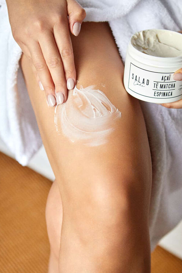 Salad Code Crema corporal nutritiva y regeneradora beige