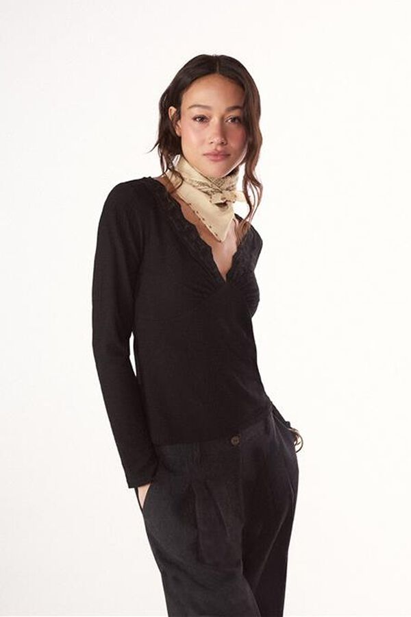 Conjunto de pantal&oacute;n, chaqueta, bandana y top