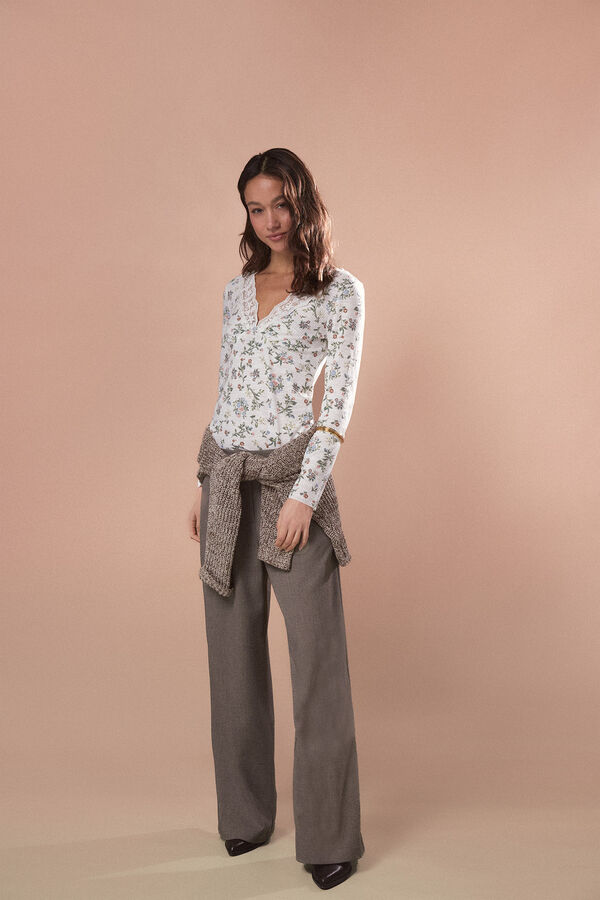 Conjunto de jersey, pantal&oacute;n y top