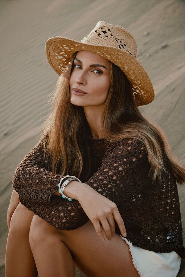 Conjunto de vestido, sombrero y bota