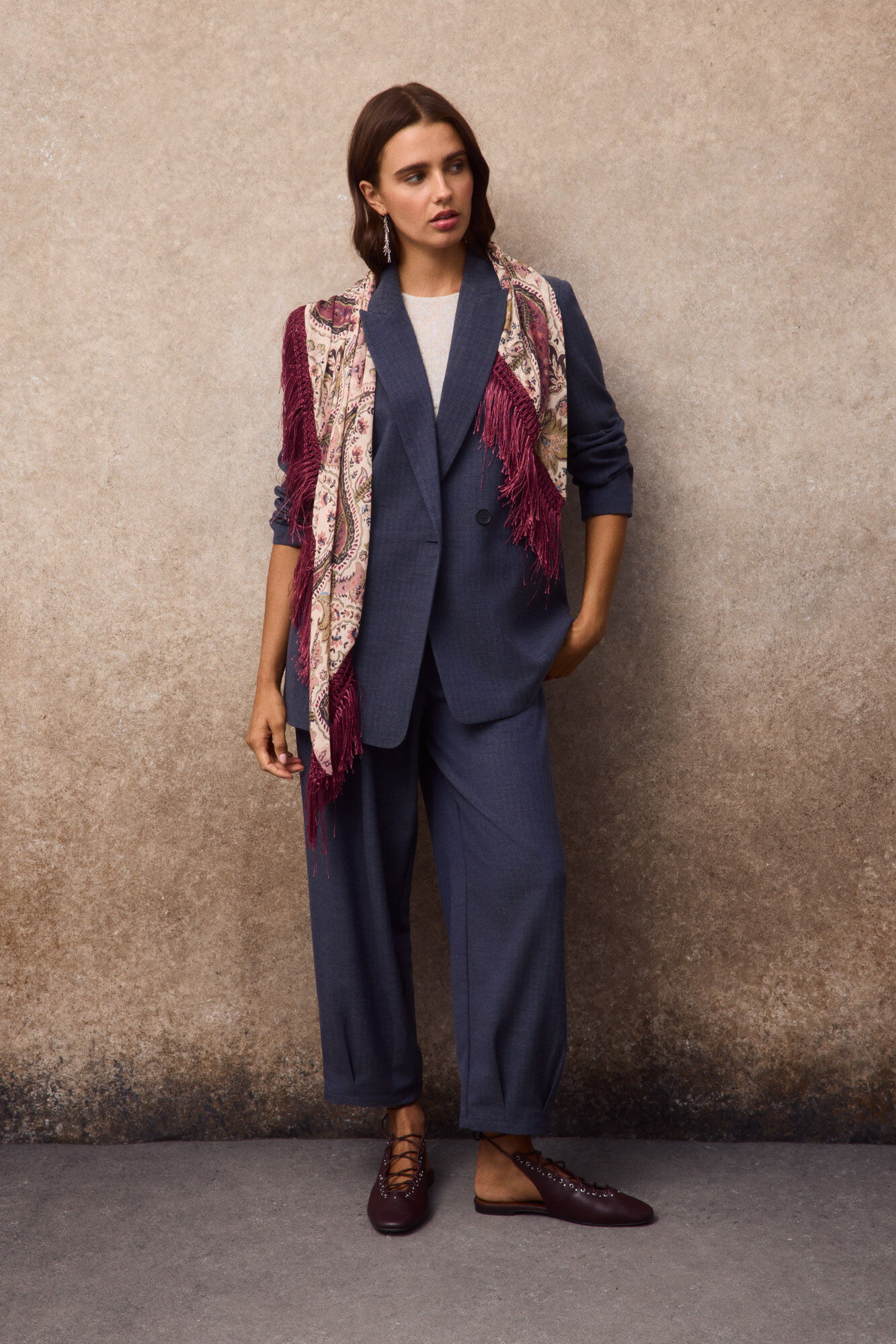 Conjunto de pantal&oacute;n y blazer