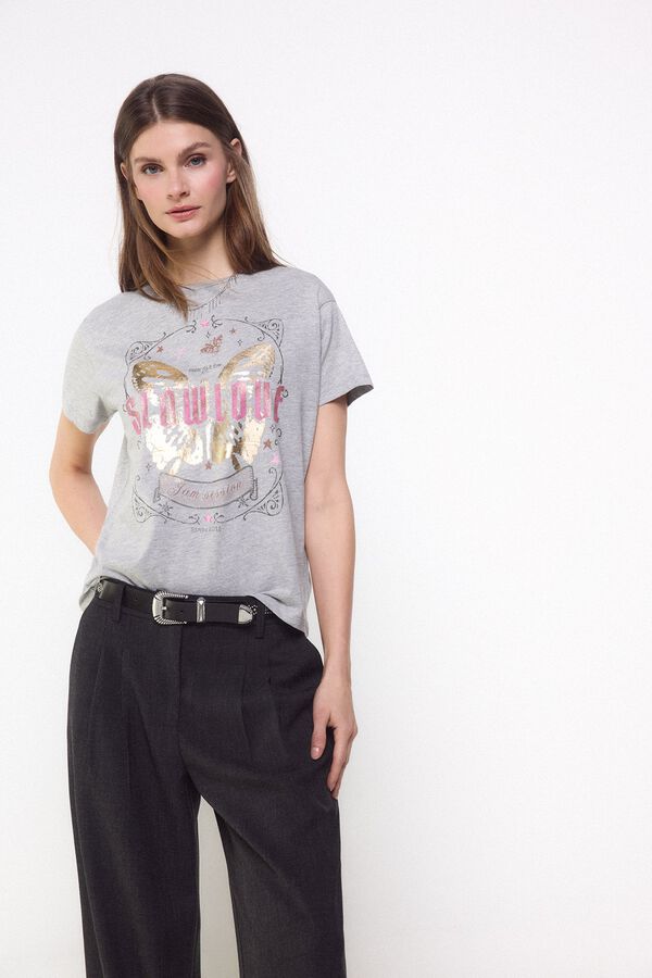 Conjunto de jeans, chaqueta, bandana y camiseta