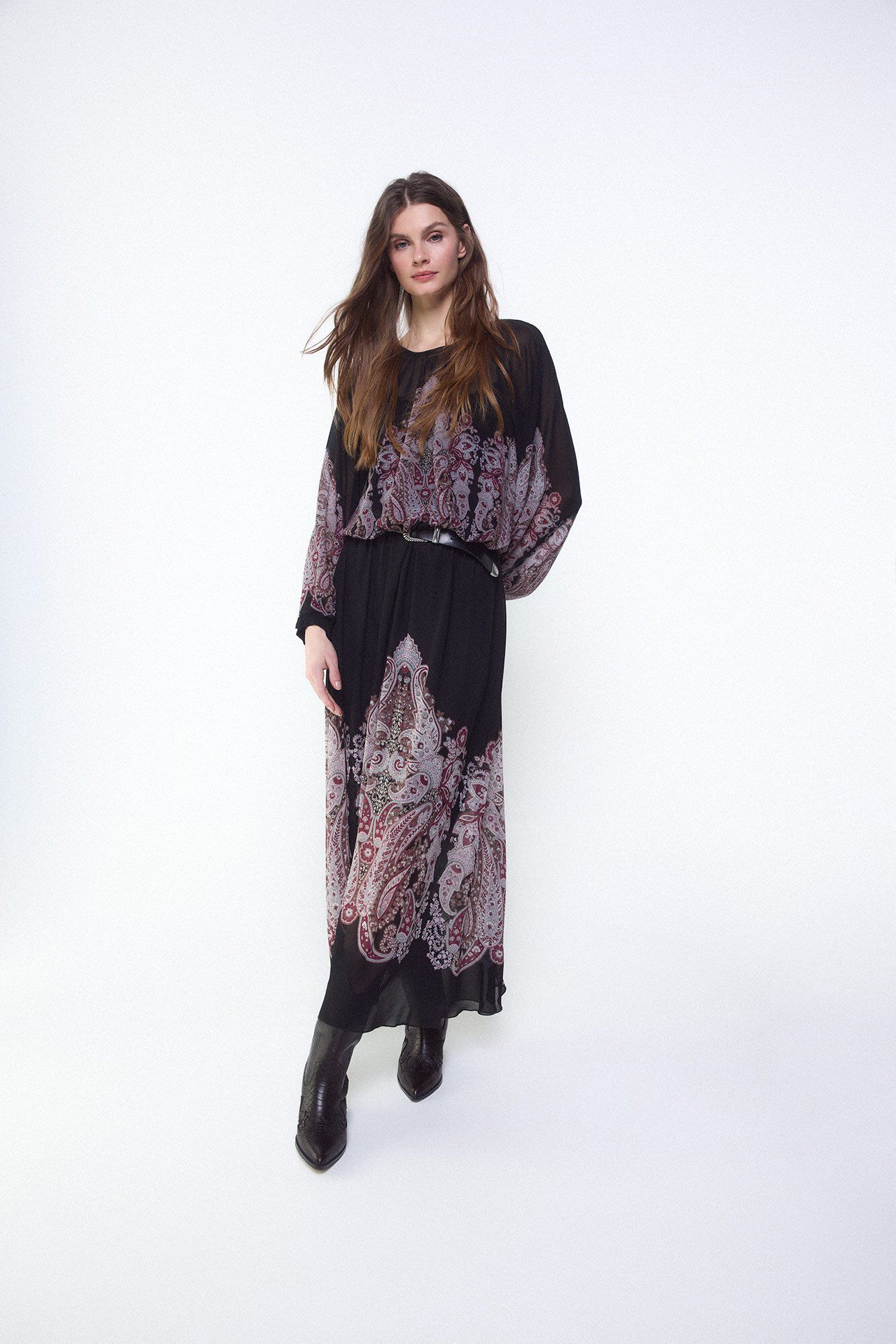 Conjunto de falda, bota y blusa