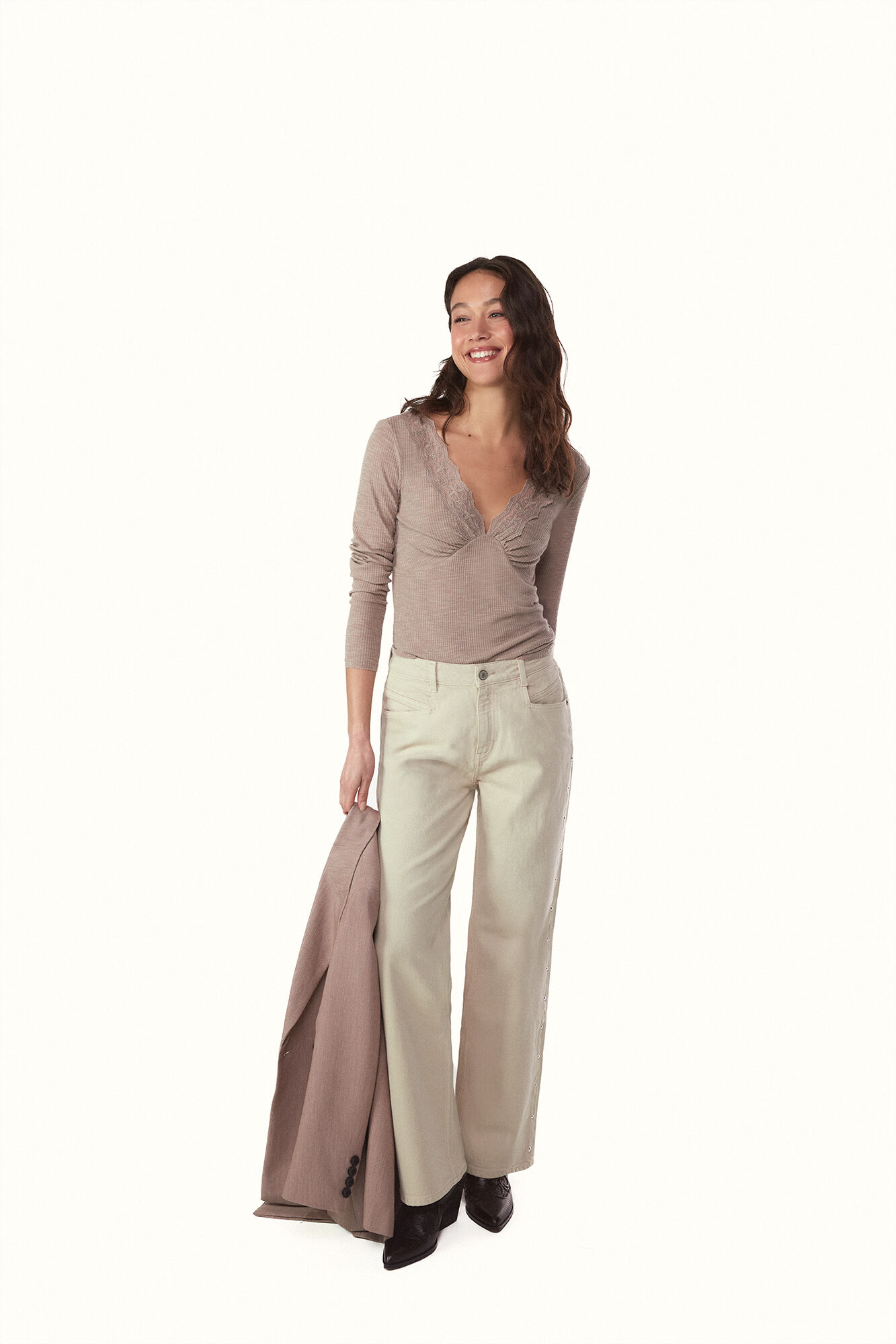 Conjunto de pantal&oacute;n, chaqueta y top