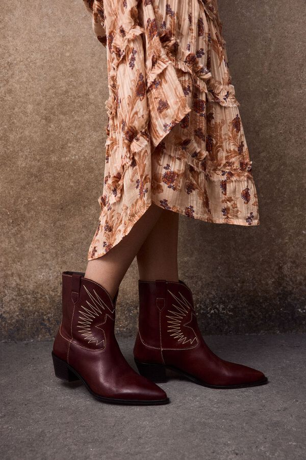 Conjunto de vestido y bot&iacute;n