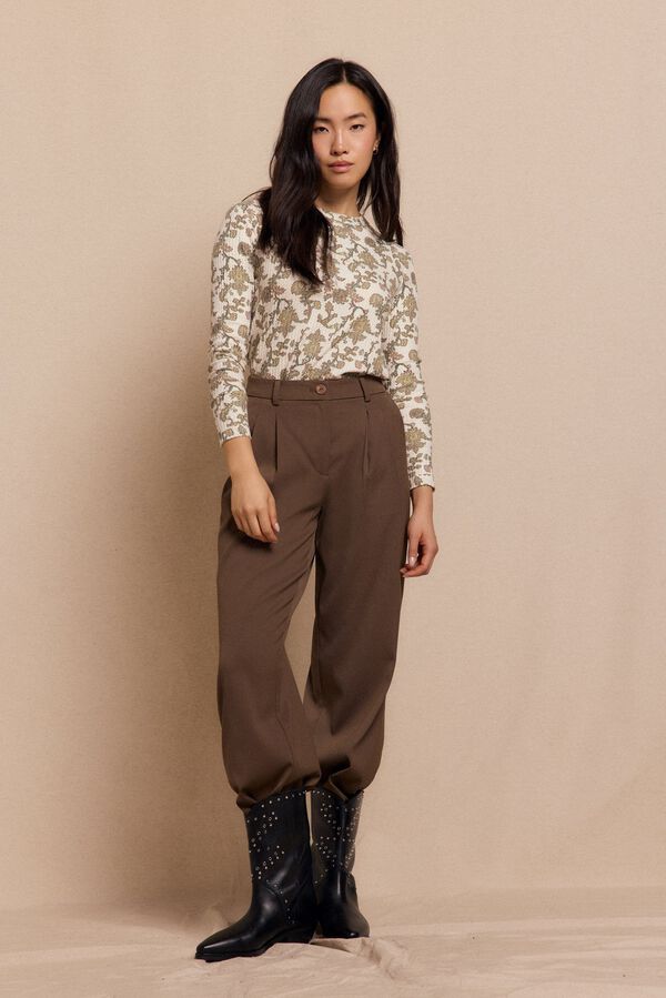 Conjunto de blusa, bota y pantal&oacute;n