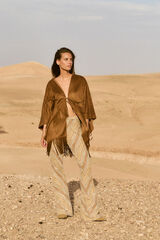 Conjunto de poncho, bot&iacute;n y pantal&oacute;n