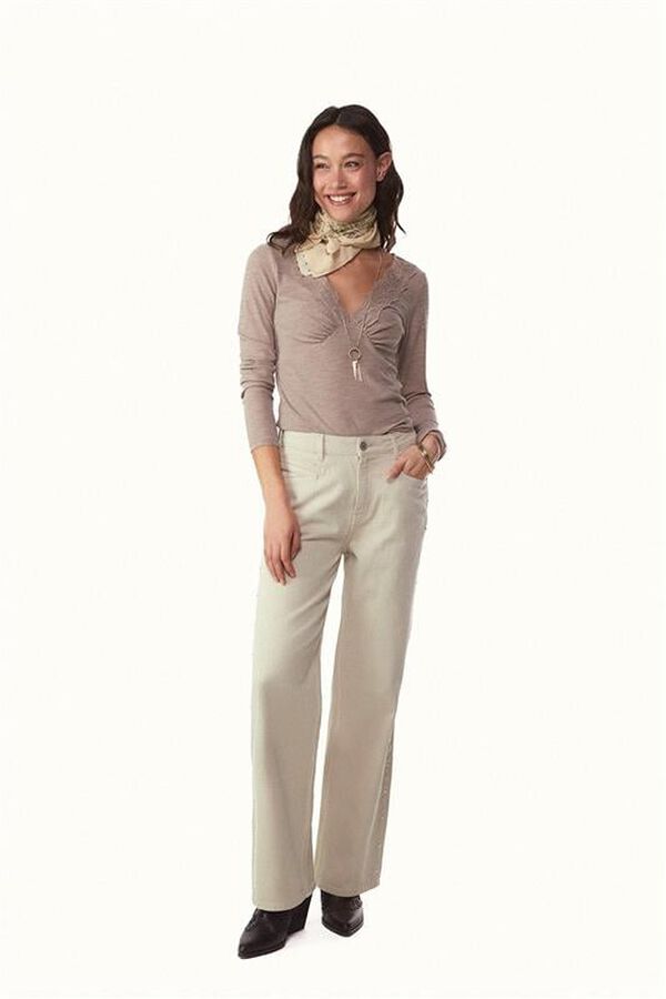 Conjunto de jeans, chaqueta, bota y top