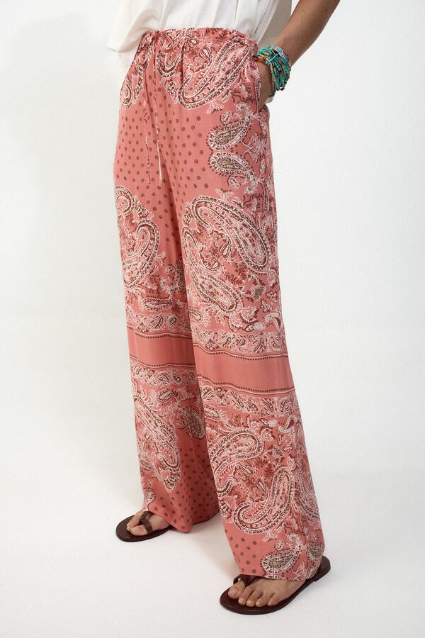 Conjunto de pantal&oacute;n, sombrero y camiseta