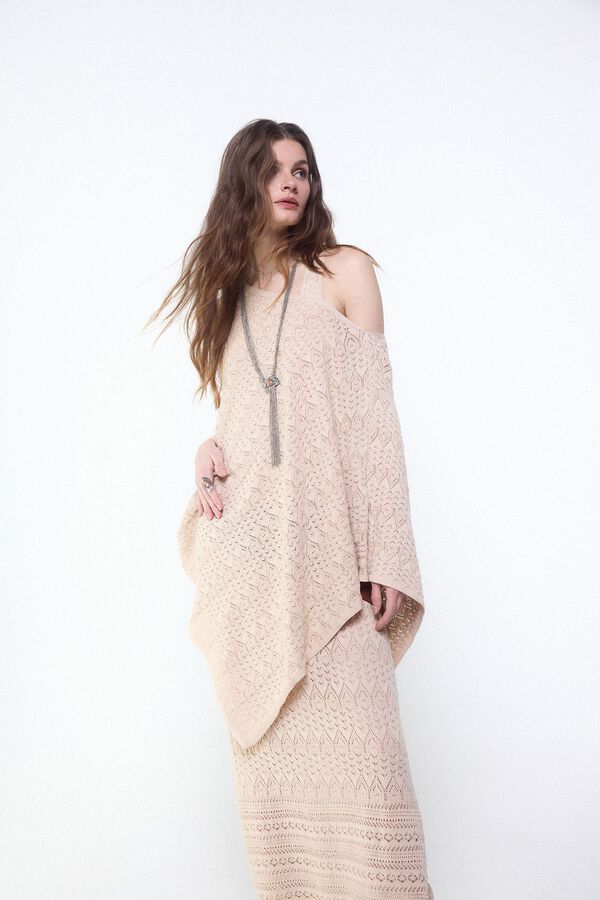 Conjunto de capa, vestido y cintur&oacute;n