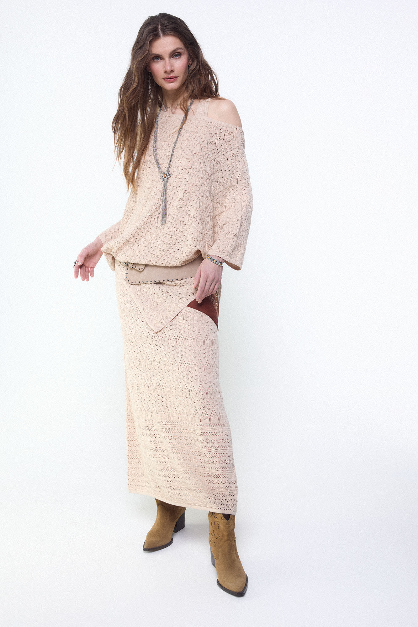 Conjunto de capa, vestido y cintur&oacute;n