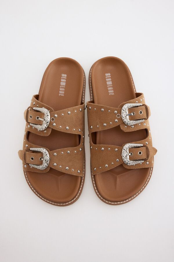 Conjunto de falda, sandalia, bandolera y sudadera