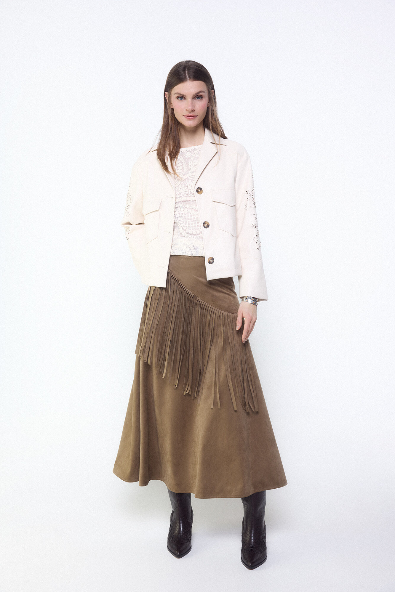 Conjunto de falda, cazadora, bota y top