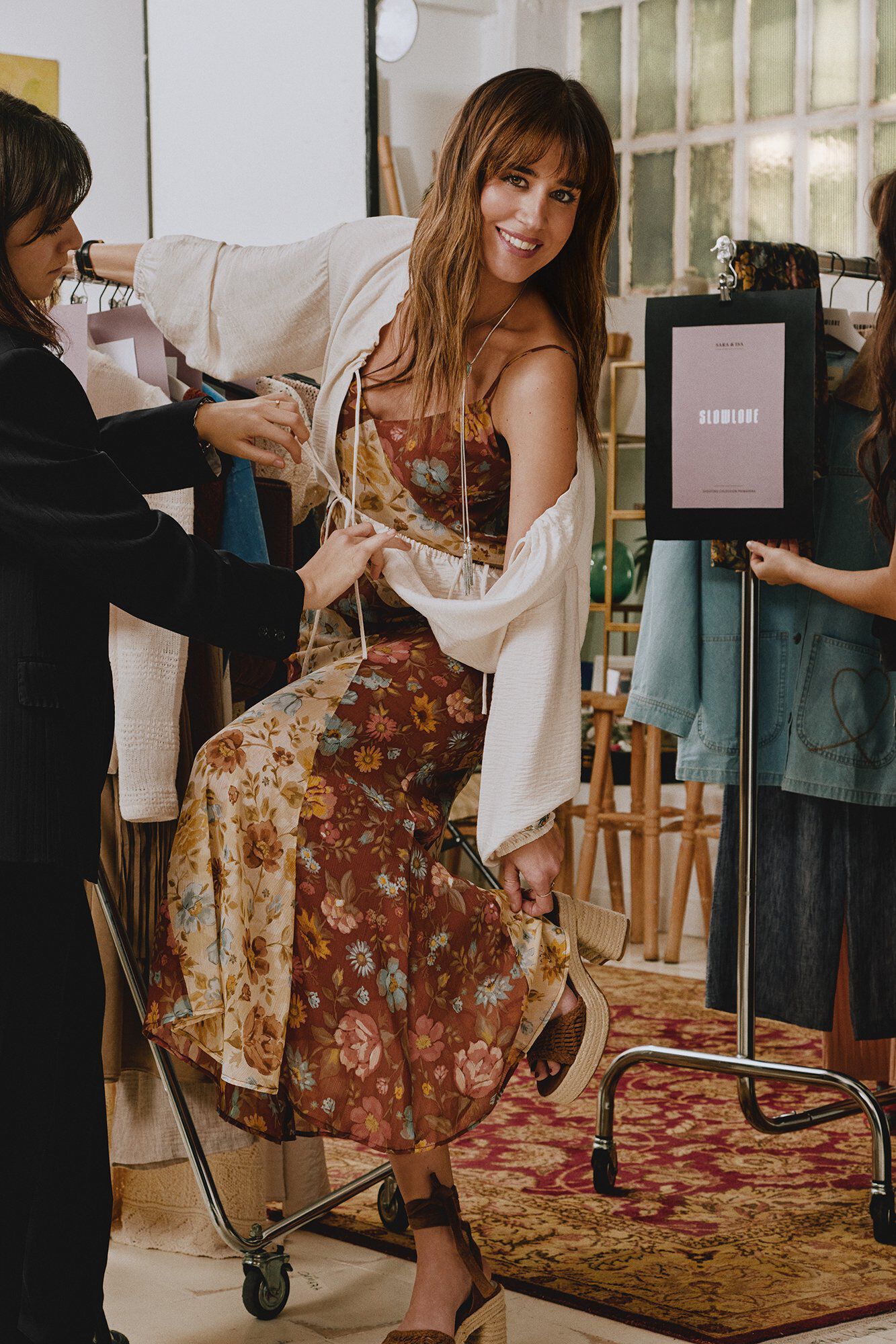 Conjunto de vestido, cintur&oacute;n, bota y blusa