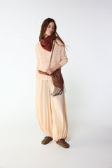 Conjunto de pantal&oacute;n, zueco, bolso y top